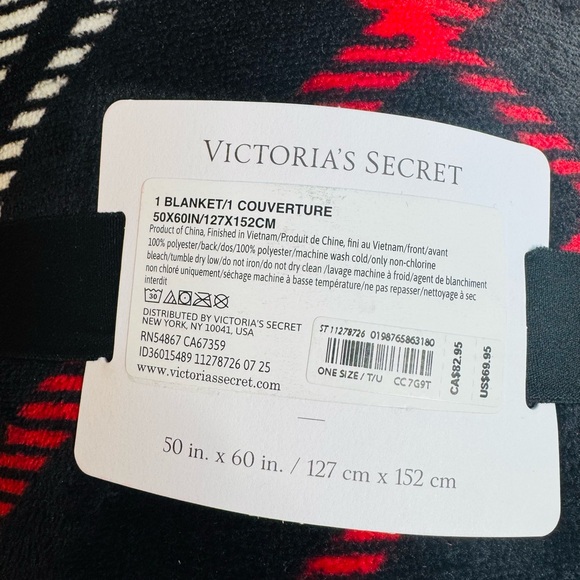 Victoria's Secret Black and Red Plaid Cozy Plush Fleece Throw Blanket NWT - Picture 6 of 7